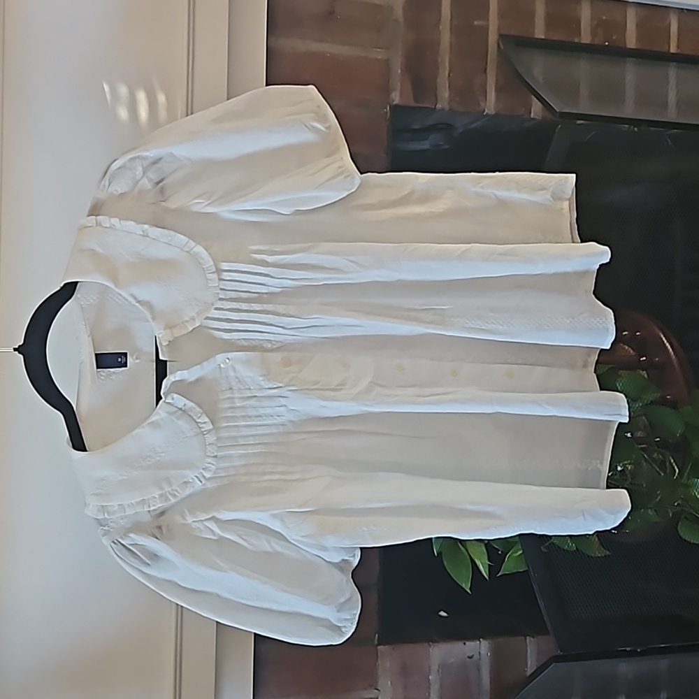 NWT Universal Thread button down top